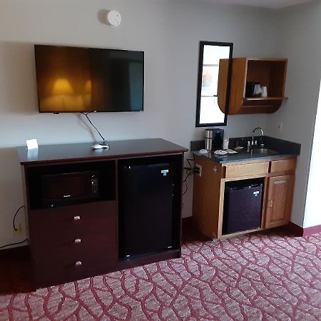Boarders Inn & Suites By Cobblestone Hotels Superior Exterior photo