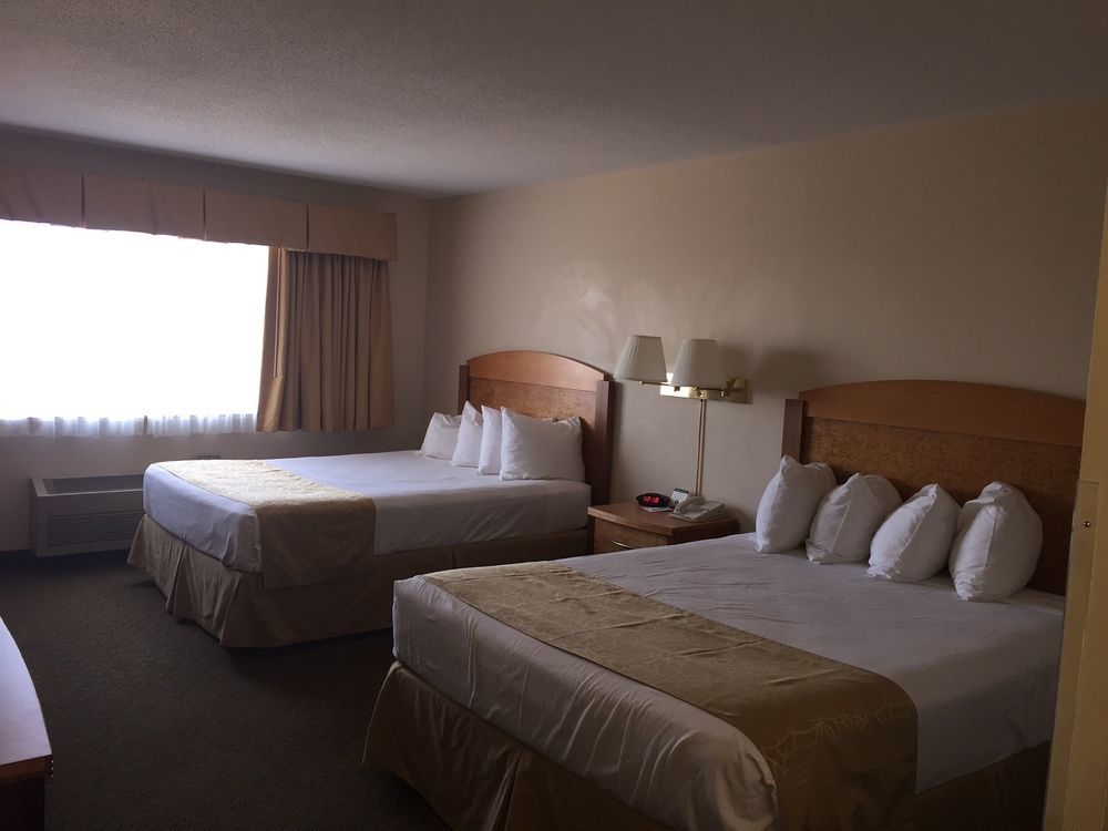 Boarders Inn & Suites By Cobblestone Hotels Superior Exterior photo