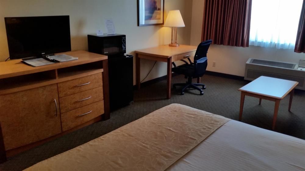 Boarders Inn & Suites By Cobblestone Hotels Superior Exterior photo
