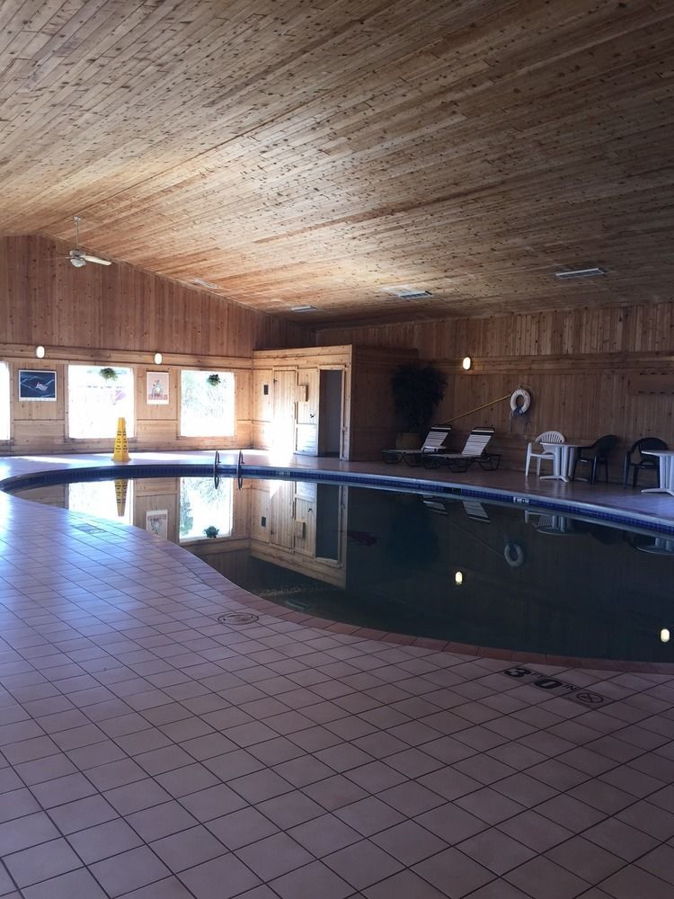 Boarders Inn & Suites By Cobblestone Hotels Superior Exterior photo