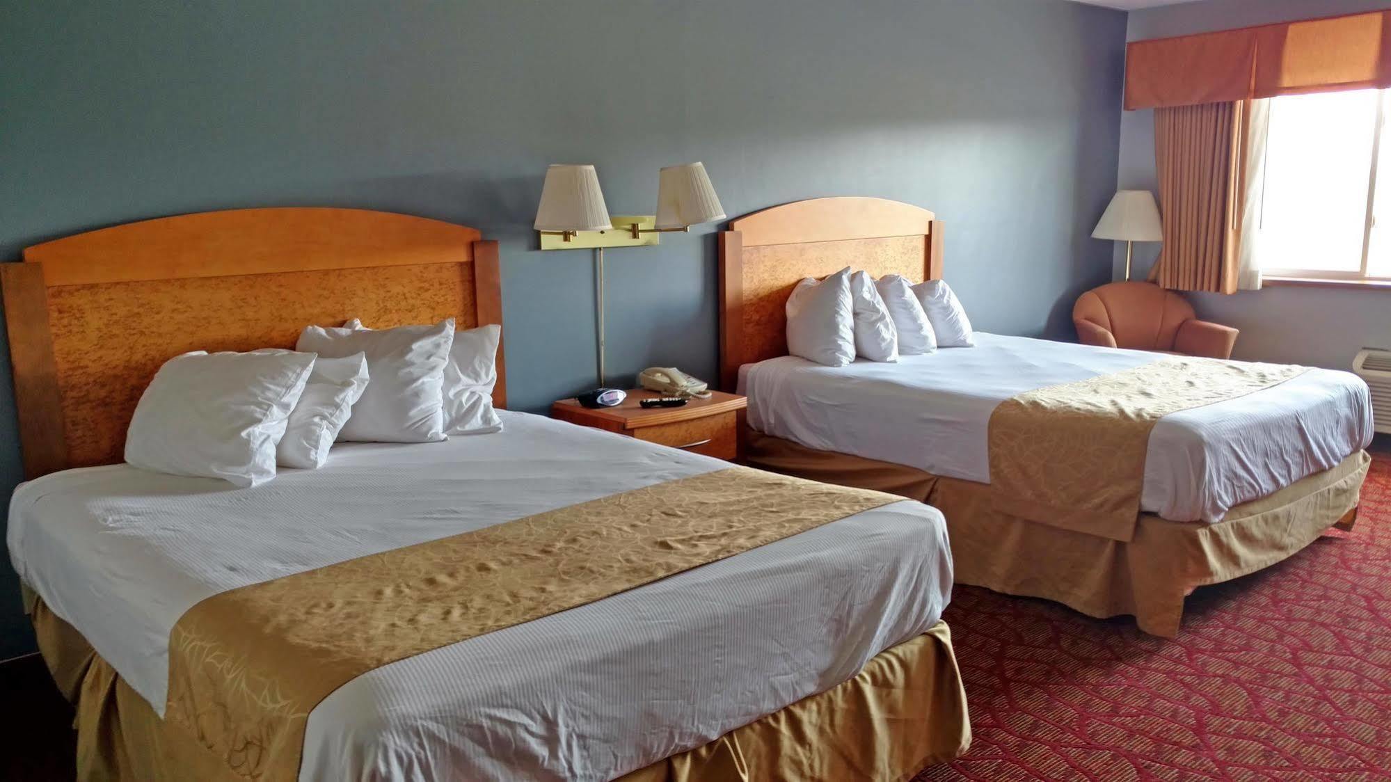 Boarders Inn & Suites By Cobblestone Hotels Superior Exterior photo