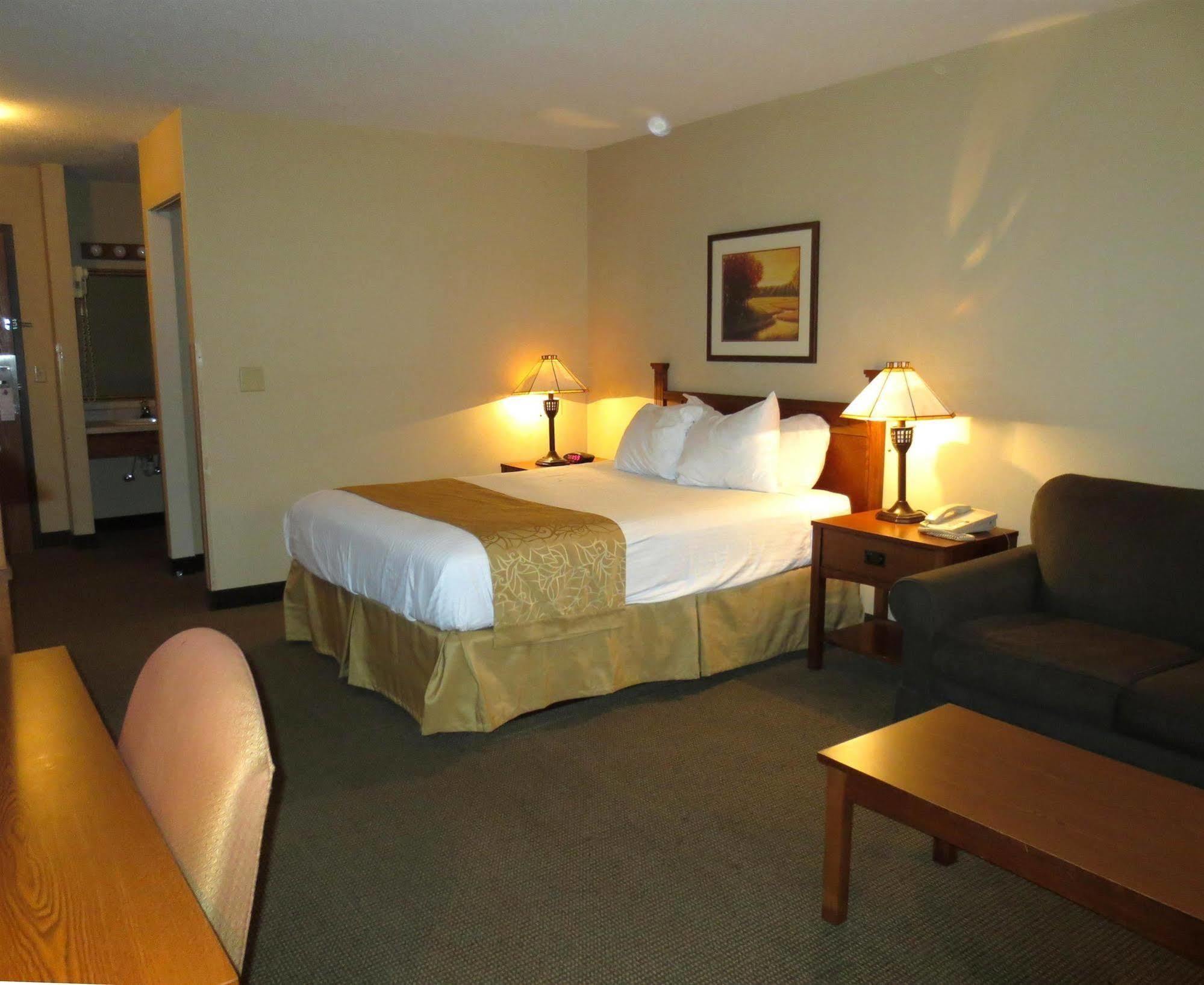 Boarders Inn & Suites By Cobblestone Hotels Superior Exterior photo