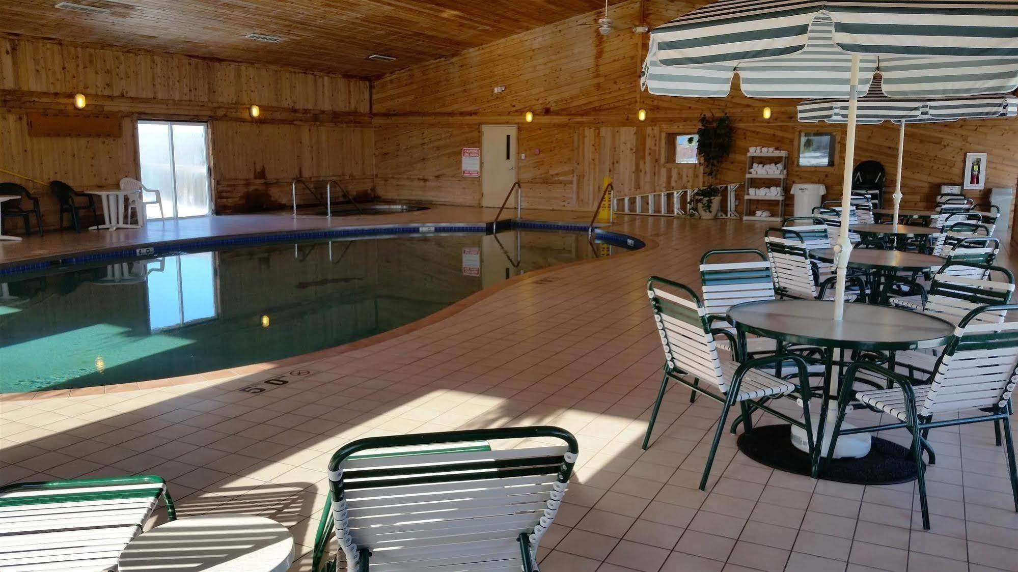 Boarders Inn & Suites By Cobblestone Hotels Superior Exterior photo