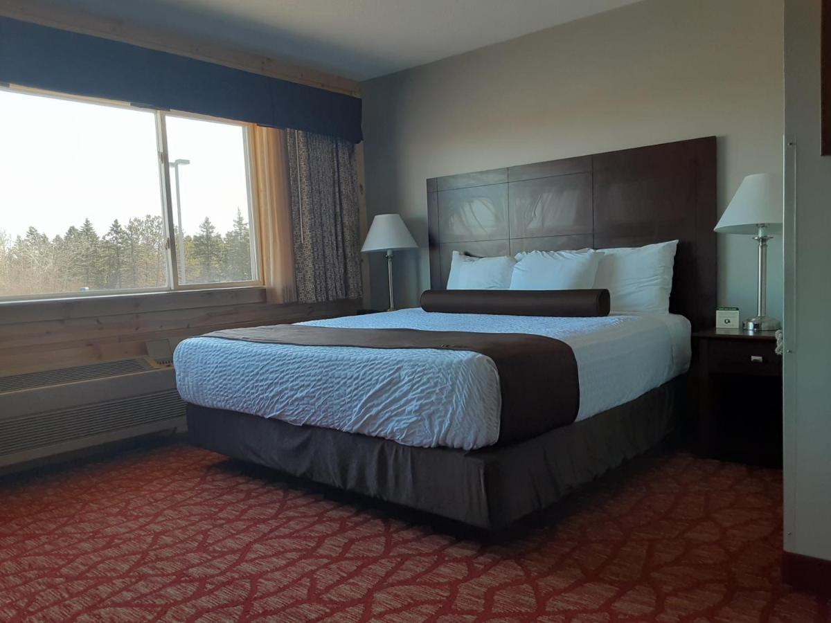 Boarders Inn & Suites By Cobblestone Hotels Superior Exterior photo