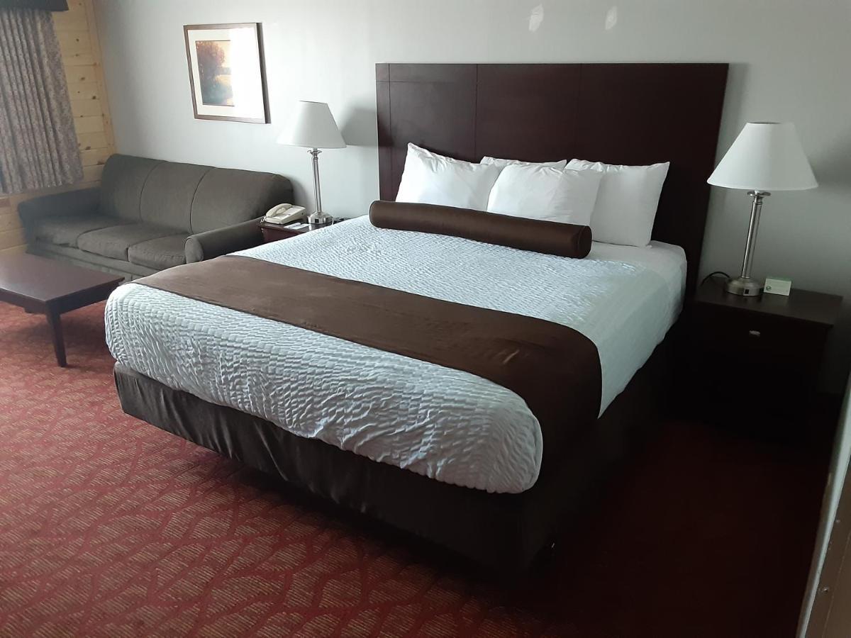 Boarders Inn & Suites By Cobblestone Hotels Superior Exterior photo
